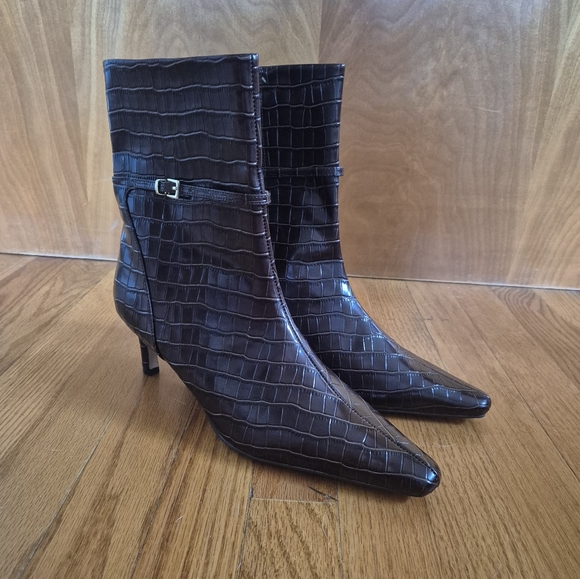 Ann Taylor Leather Ankle Chain Crocodile Print Bootie, size 10M NWOB NWOT - Picture 4 of 15